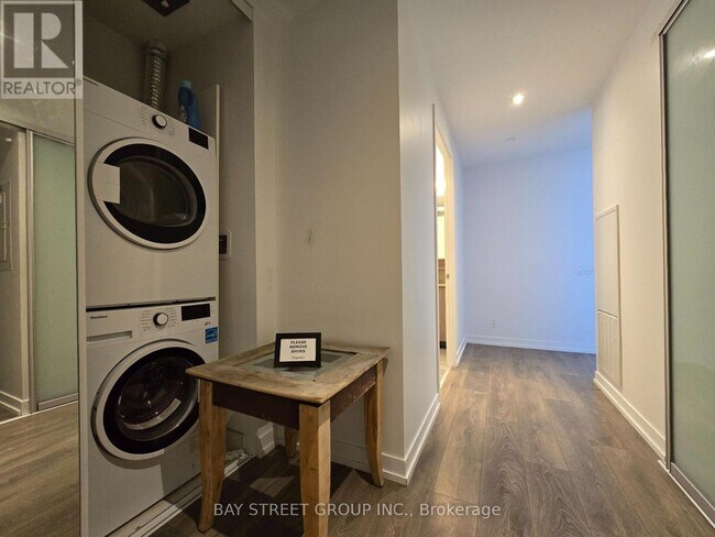 Photo du bâtiment - 950 Portage Pkwy