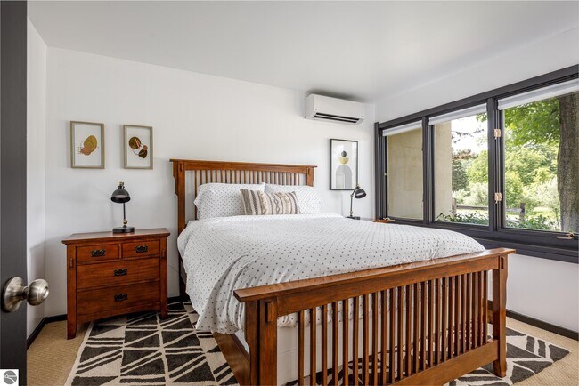 Foto del edificio - 5000 Town House Rd