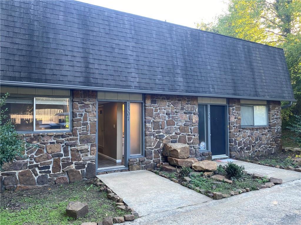 Primary Photo - 1307 E Township St