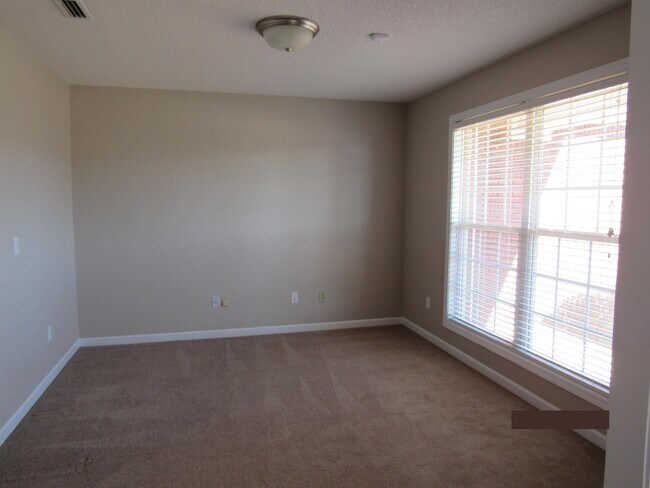 Building Photo - 73 Maree Dr