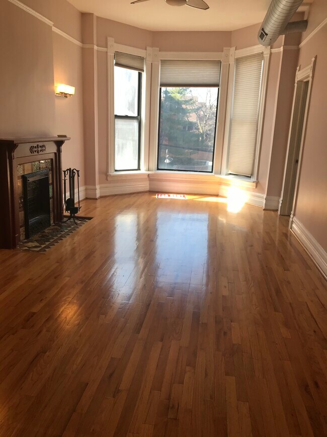 Foto del edificio - 2459 N Halsted St