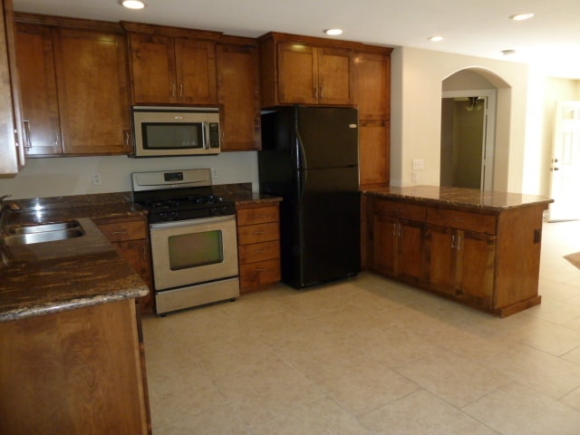 Building Photo - 2 Bedroom House + HUGE Studio/Office