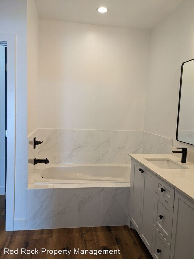 Foto del edificio - 3 br, 3 bath House - 814 E Desert Cactus