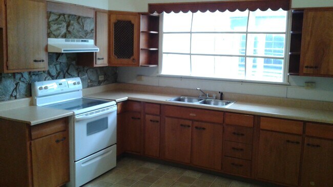 Kitchen - 331 S 13th St
