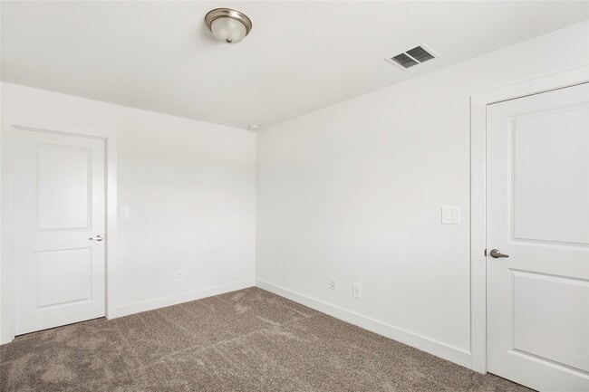 Foto del edificio - 423 Black Walnut Dr