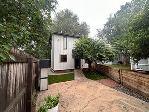 Building Photo - 1422 N Arcadia St