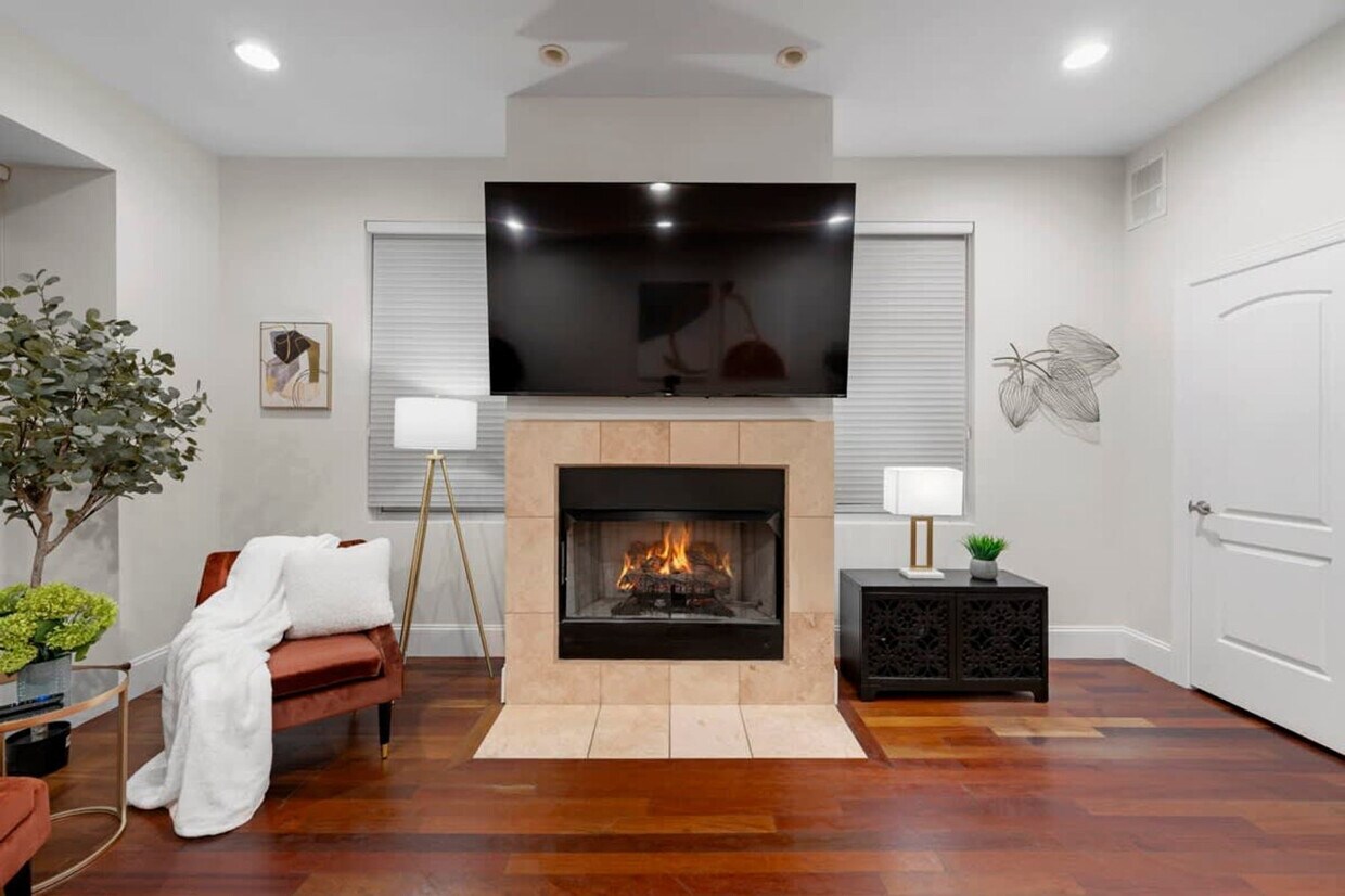 Foto principal - 1621 W Beach Ave