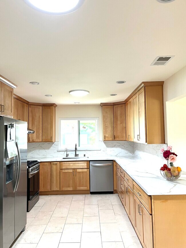 Foto del edificio - 5628 Croydon Ave