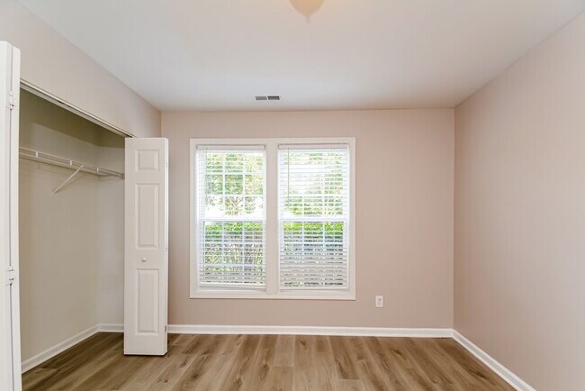Foto del edificio - 3709 Blue Blossom Dr