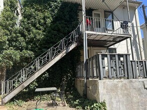 Building Photo - 560 600 E