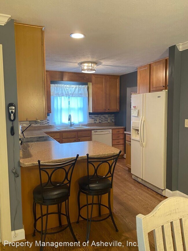 Building Photo - 3 br, 2 bath House - 350 Pritchard Rd