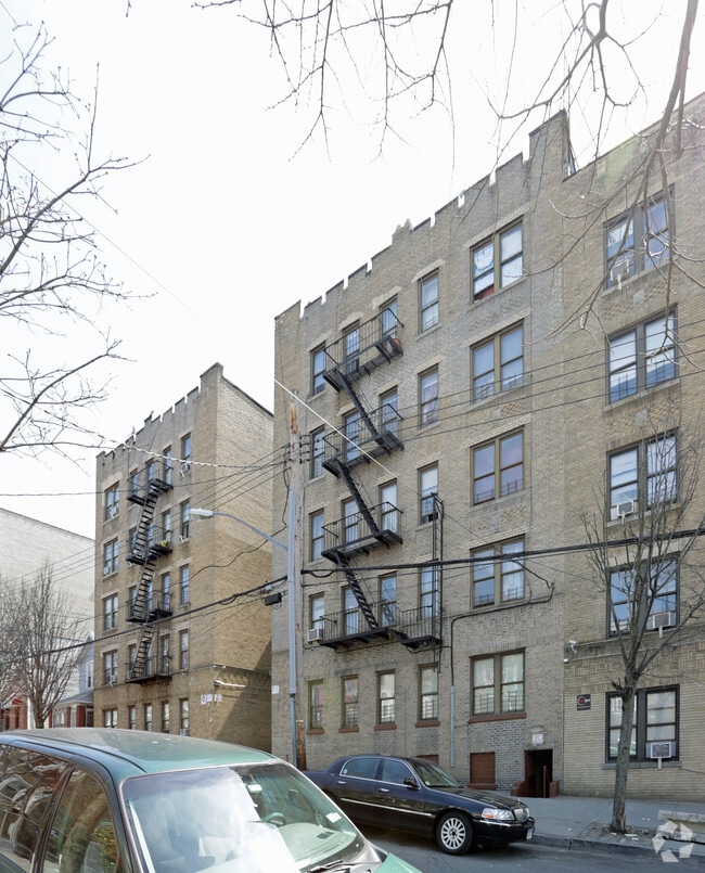 Building Photo - 666 E 224th St