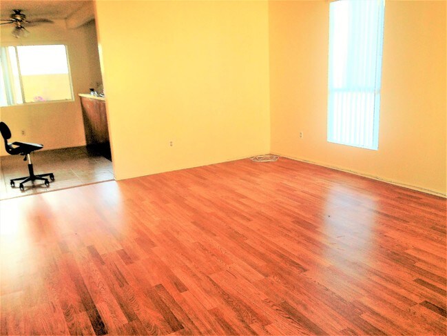 Looking into dining area - 640 W 3rd St