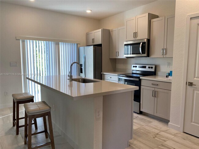 784 SE 19th St photo'