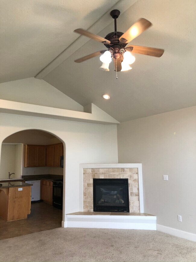 Building Photo - 818 Solano Cir