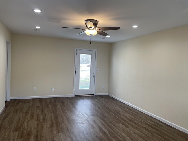 Foto del edificio - 914 Warrior Hill Dr