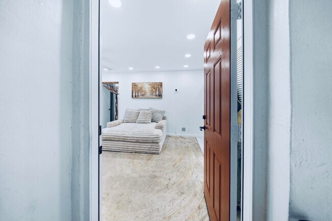 Foto del edificio - 129 Lake Carol Dr