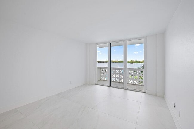 Foto del edificio - 2840 S Ocean Blvd
