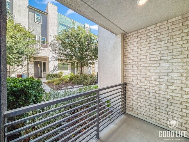 Building Photo - Beautiful 4BD/4BA Townhouse in Otay Ranch ...