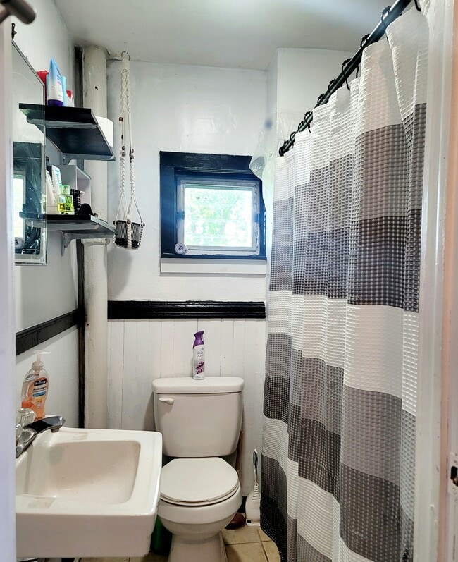 Bathroom - 4340 NY-9G