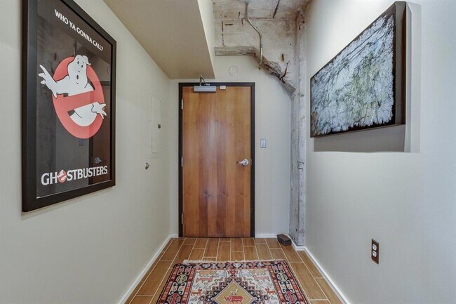 Foto del edificio - 1209 N Harvey Ave