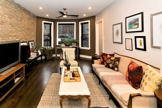 Building Photo - 2019 N Hoyne Ave