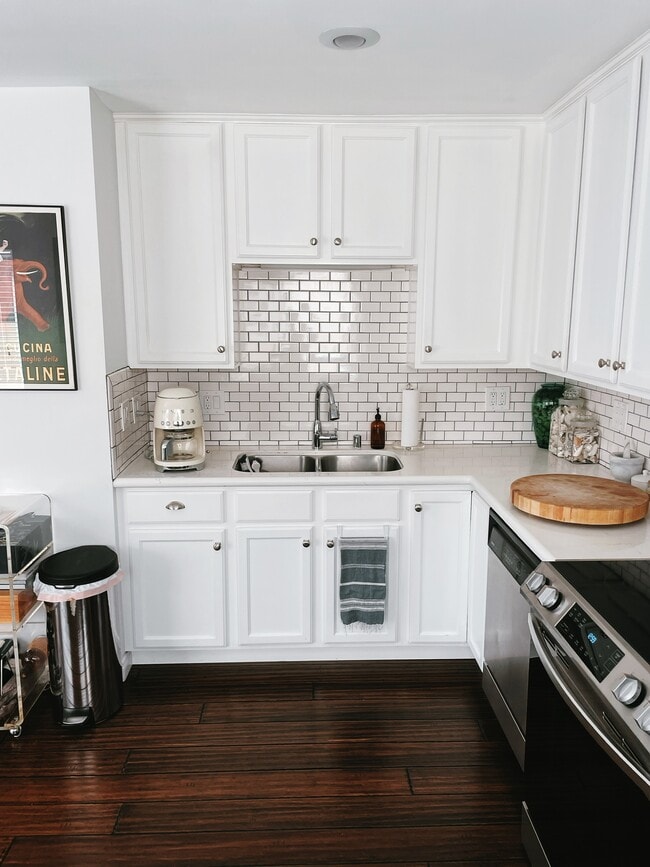 Kitchen - 3812 Pacific Ave