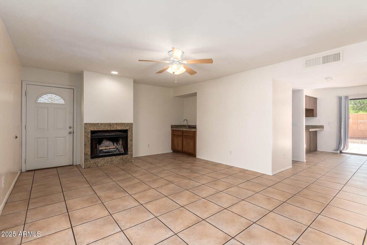 Primary Photo - 13627 N Hamilton Dr