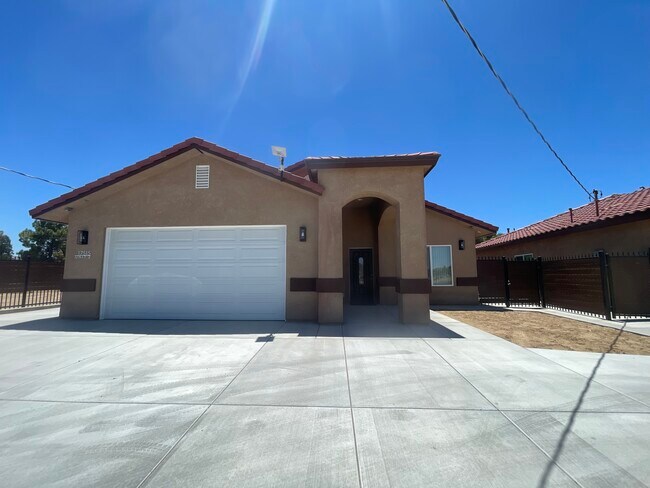Building Photo - 17515 Live Oak St