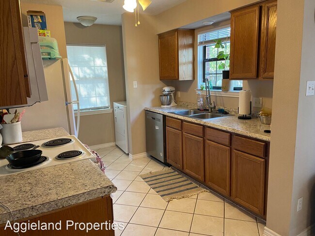 Foto del edificio - 3 br, 3 bath House - 1904 Holleman Drive