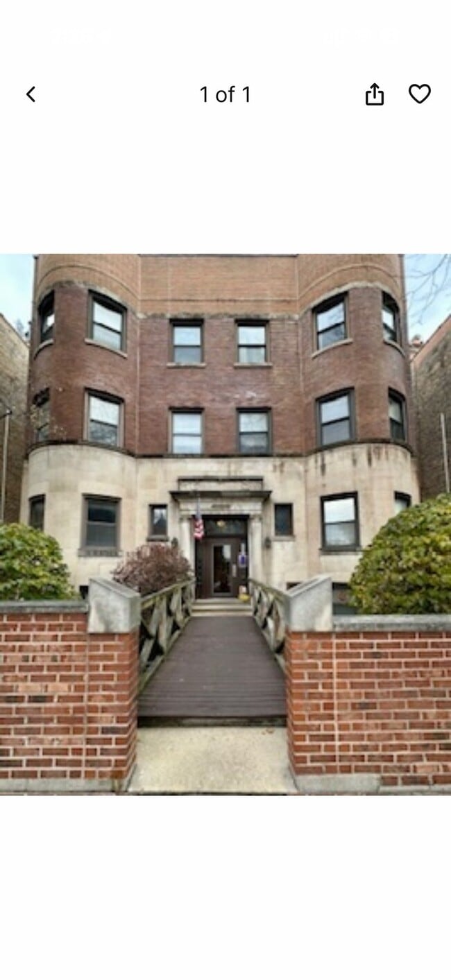 Building Photo - 1044 W Byron St