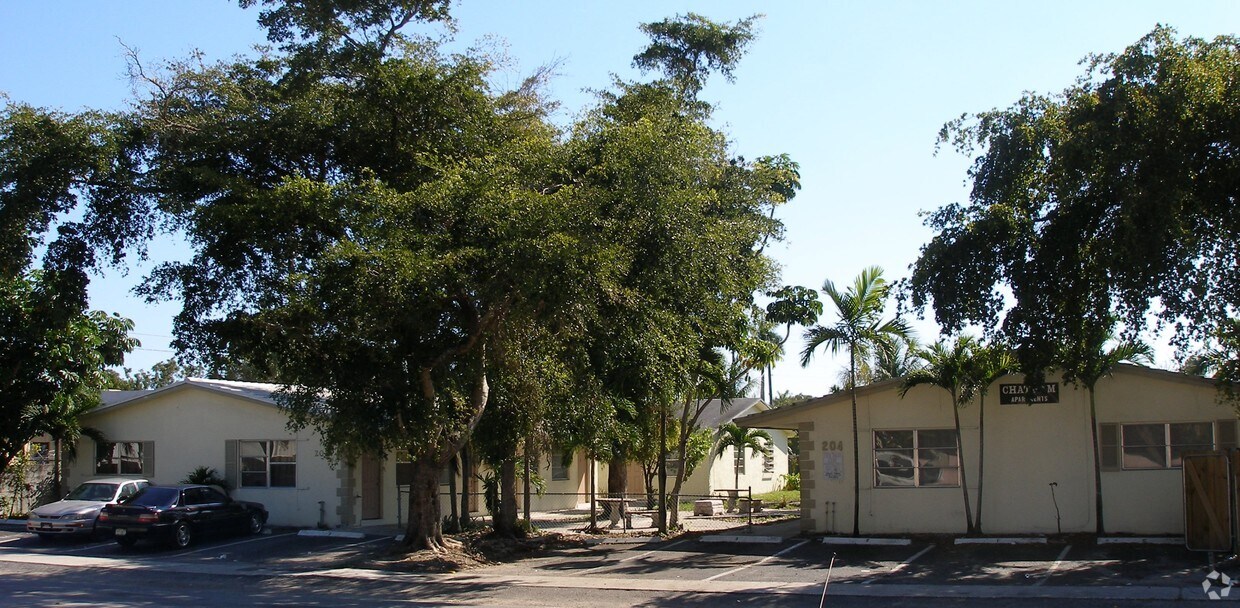 Building Photo - 204 17th Ct