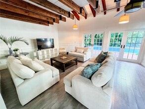 Building Photo - 320 W 55th St