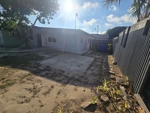 Building Photo - 302 Sycamore Rd