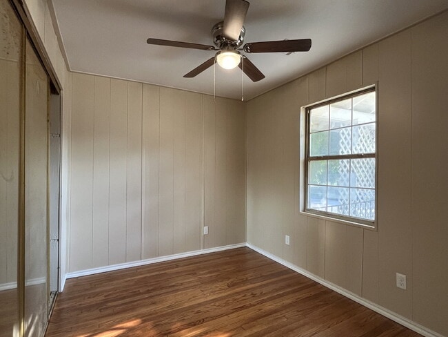 Foto del edificio - 2 Bedroom 1 Bath for Lease!!