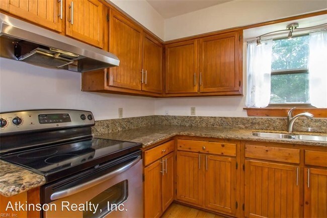 Building Photo - 4 br, 2 bath House - 810 Woodrow Court