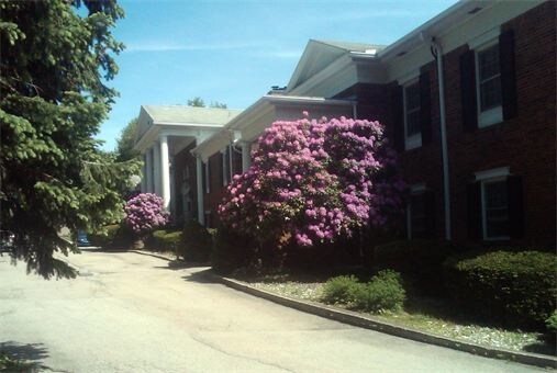 Building Photo - 860 College Ave