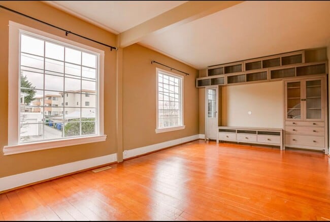 Foto del edificio - $1000 Off 1 months rent w/ move in by 12/15 - Welcome Home 3b/2.75ba in the heart of Ballard