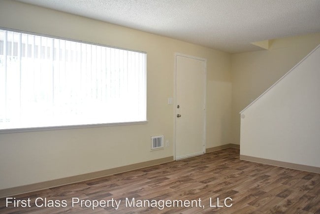 Building Photo - 1616 WILLAMETTE FALLS Dr
