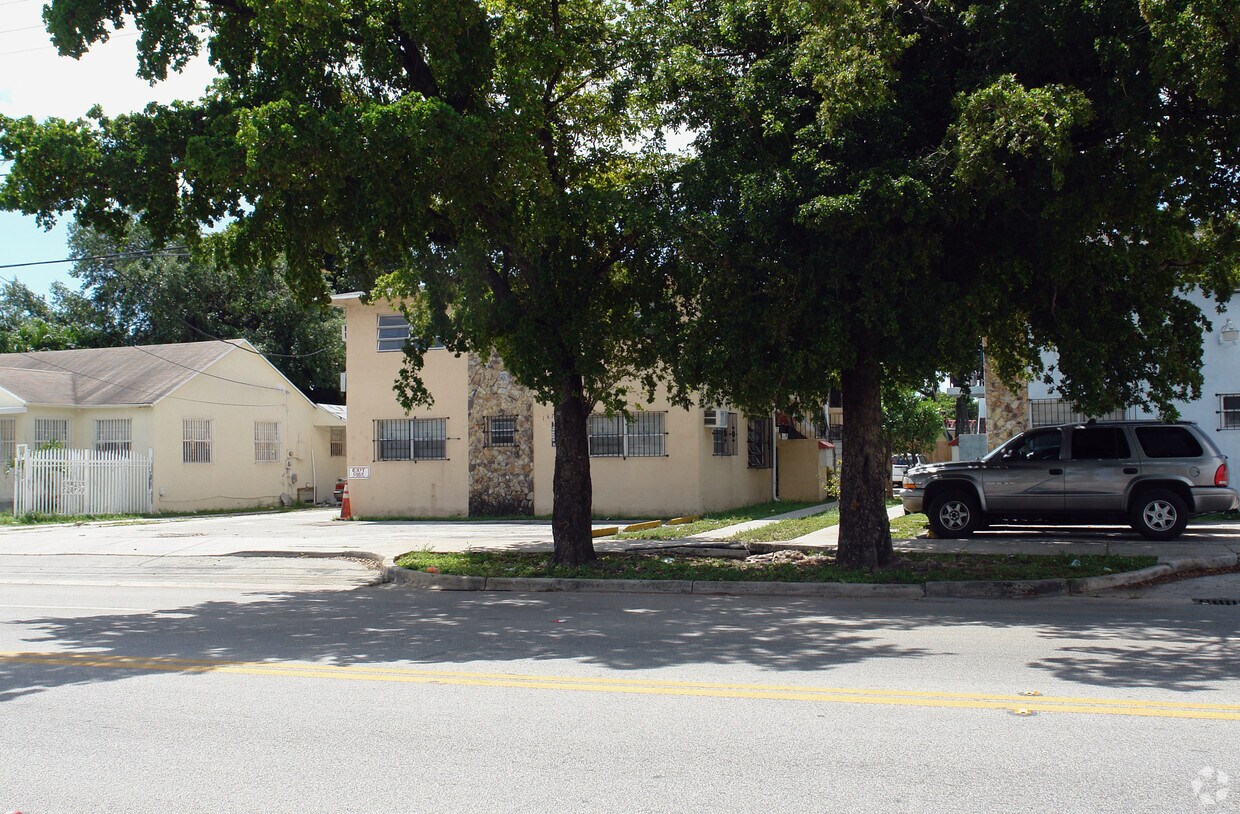 Building Photo - 1470 NW 29th St