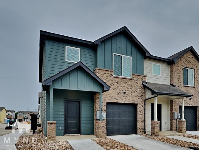 Building Photo - 601 Briarwood Ln