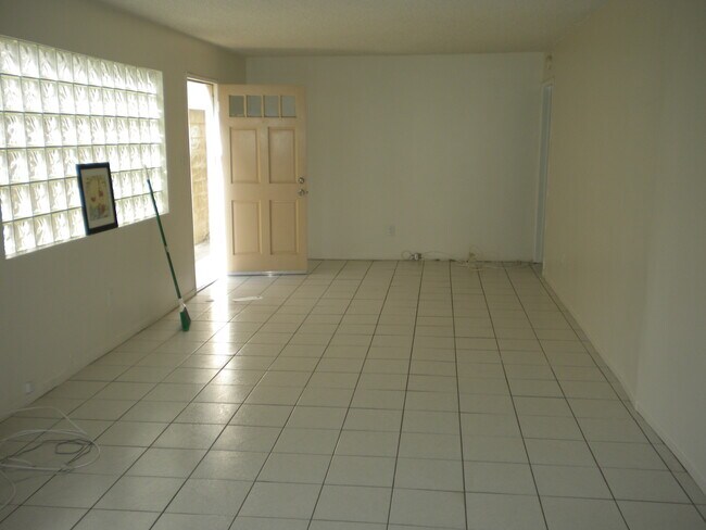 Foto del edificio - 131 Monterey Blvd