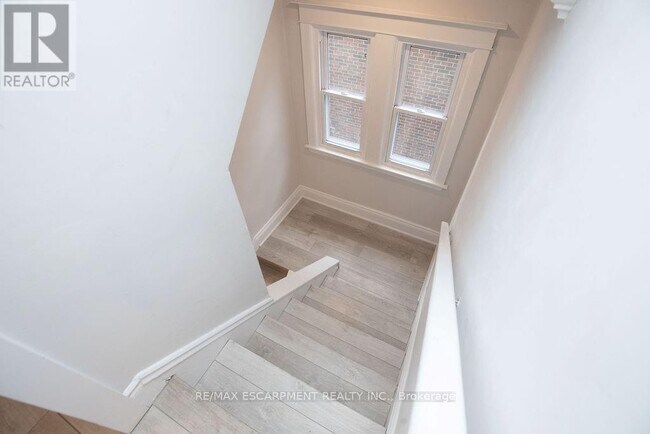 Building Photo - 22 Prospect St S