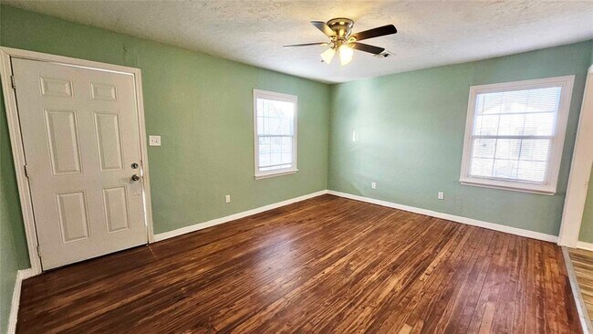 Foto del edificio - 135 W Lilac Ln