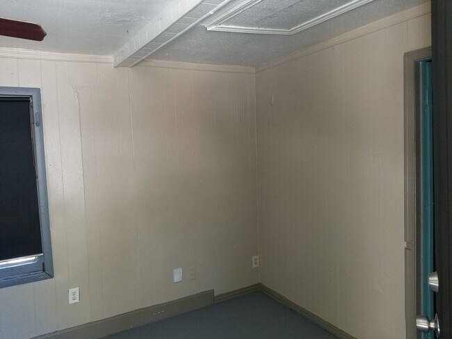 Building Photo - 915 Britton Ave