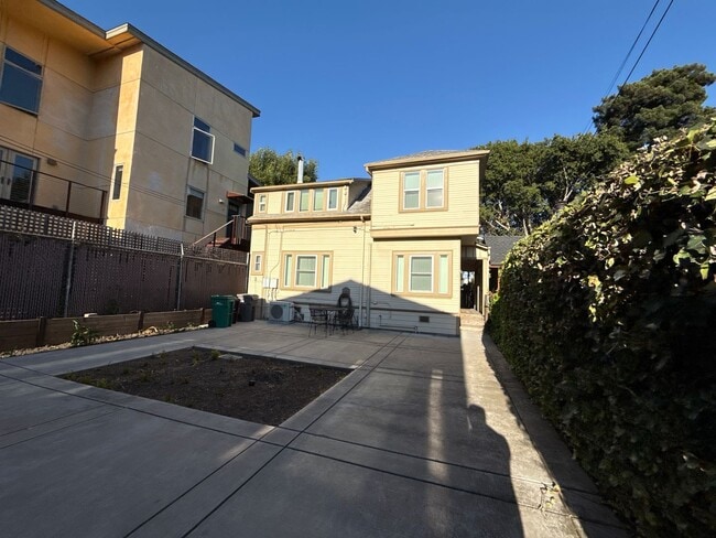 Photo - RC- 3894-3896 Ruby St., Oakland, CA, 94609 Apartment