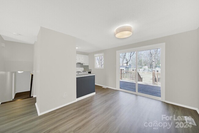 Building Photo - 6230 Holly Knoll Dr