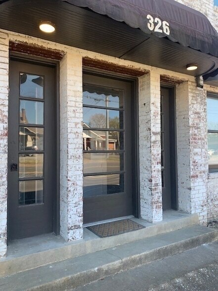 Building Photo - 326 W Main St