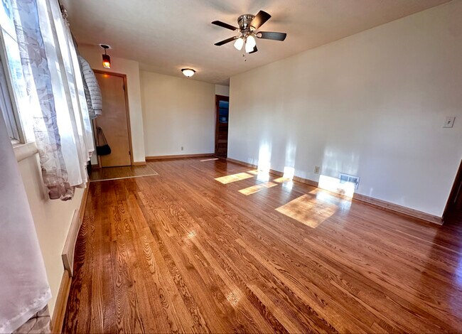 Foto del edificio - 8506 Izard St