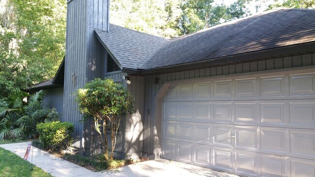 Foto del edificio - FOR FRENT Home near UF. 3 Bed, 2 bath, 2 c...